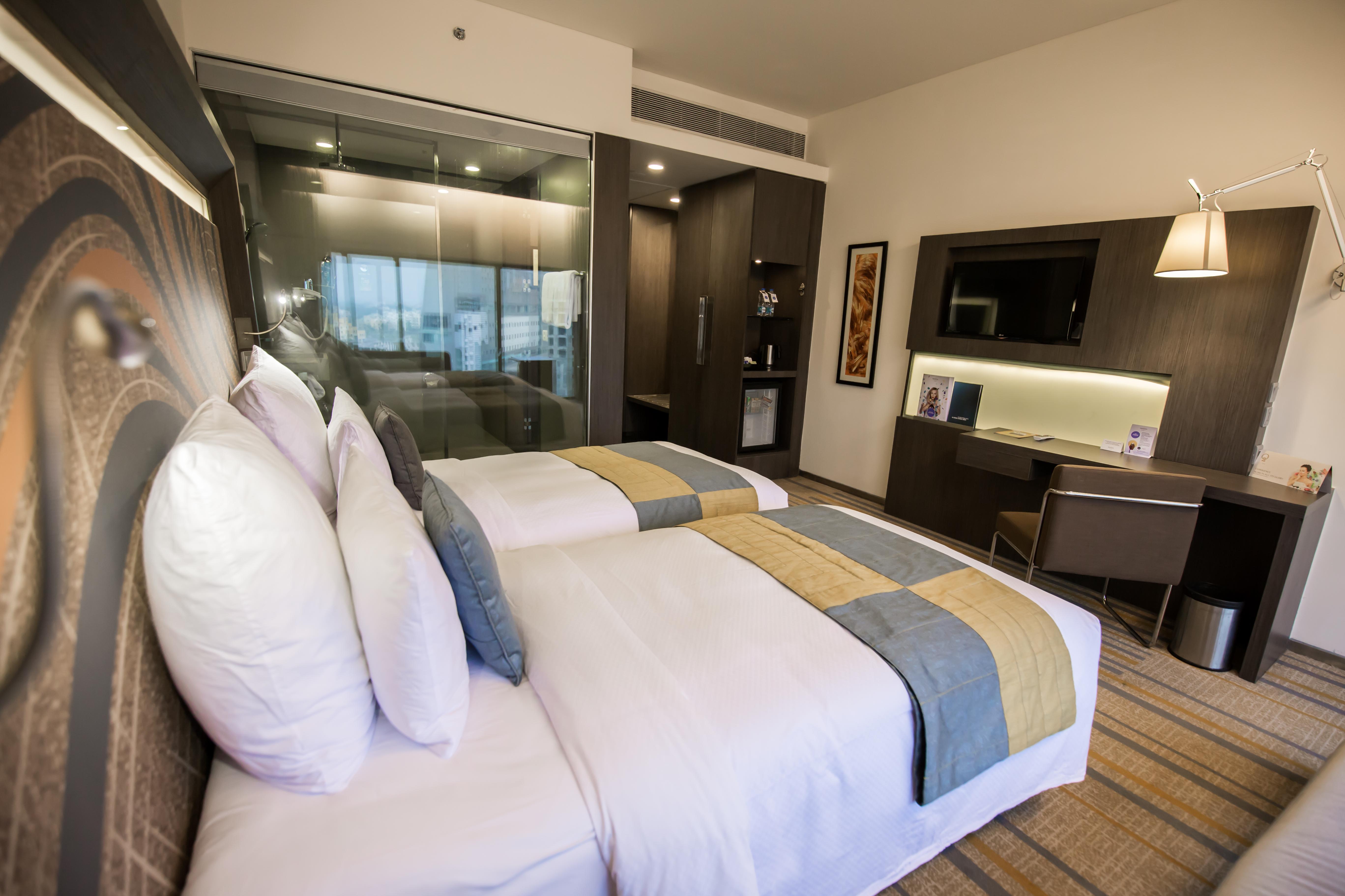 Novotel Kolkata Hotel And Residences Exterior foto A room at the hotel
