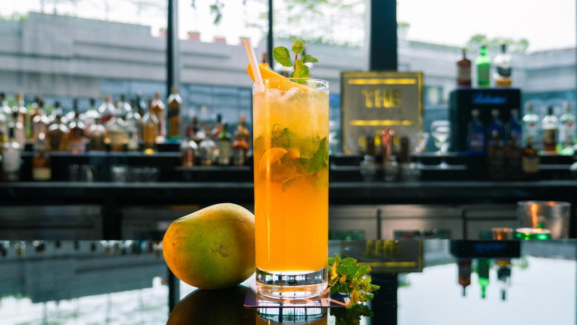 Novotel Kolkata Hotel And Residences Exterior foto A mango cocktail