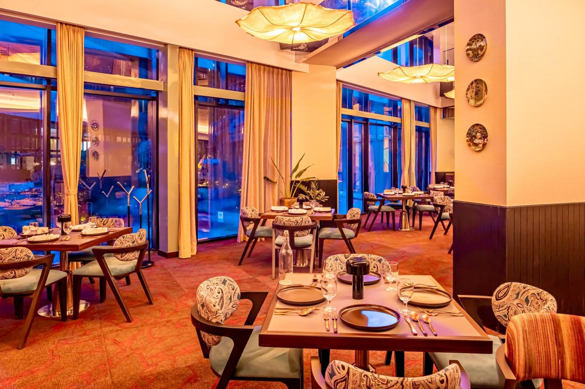 Novotel Kolkata Hotel And Residences Exterior foto The restaurant