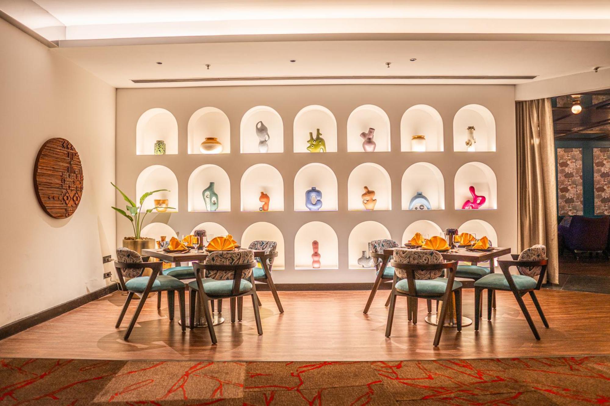 Novotel Kolkata Hotel And Residences Exterior foto The restaurant