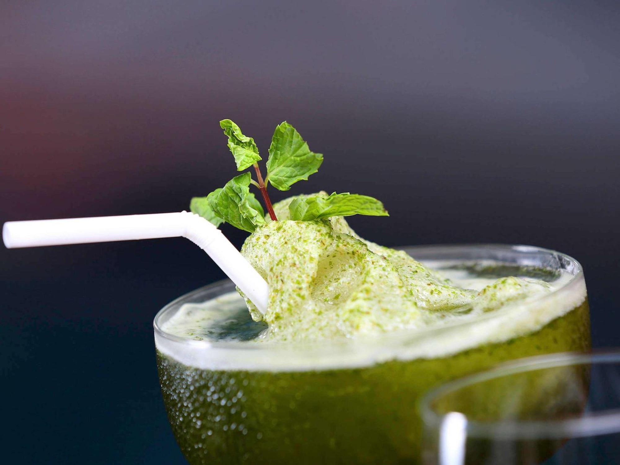 Novotel Kolkata Hotel And Residences Exterior foto A matcha drink