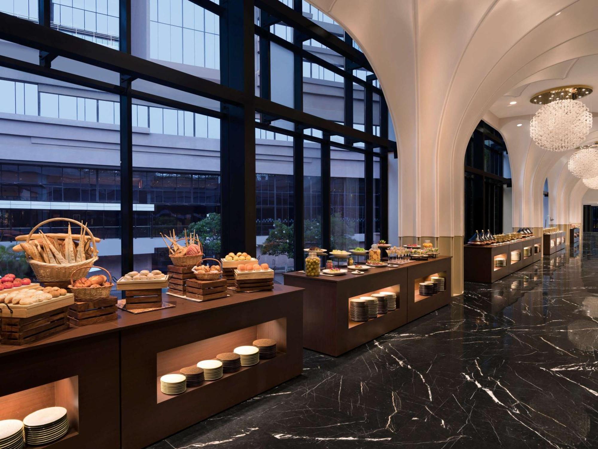 Novotel Kolkata Hotel And Residences Exterior foto The Lobby