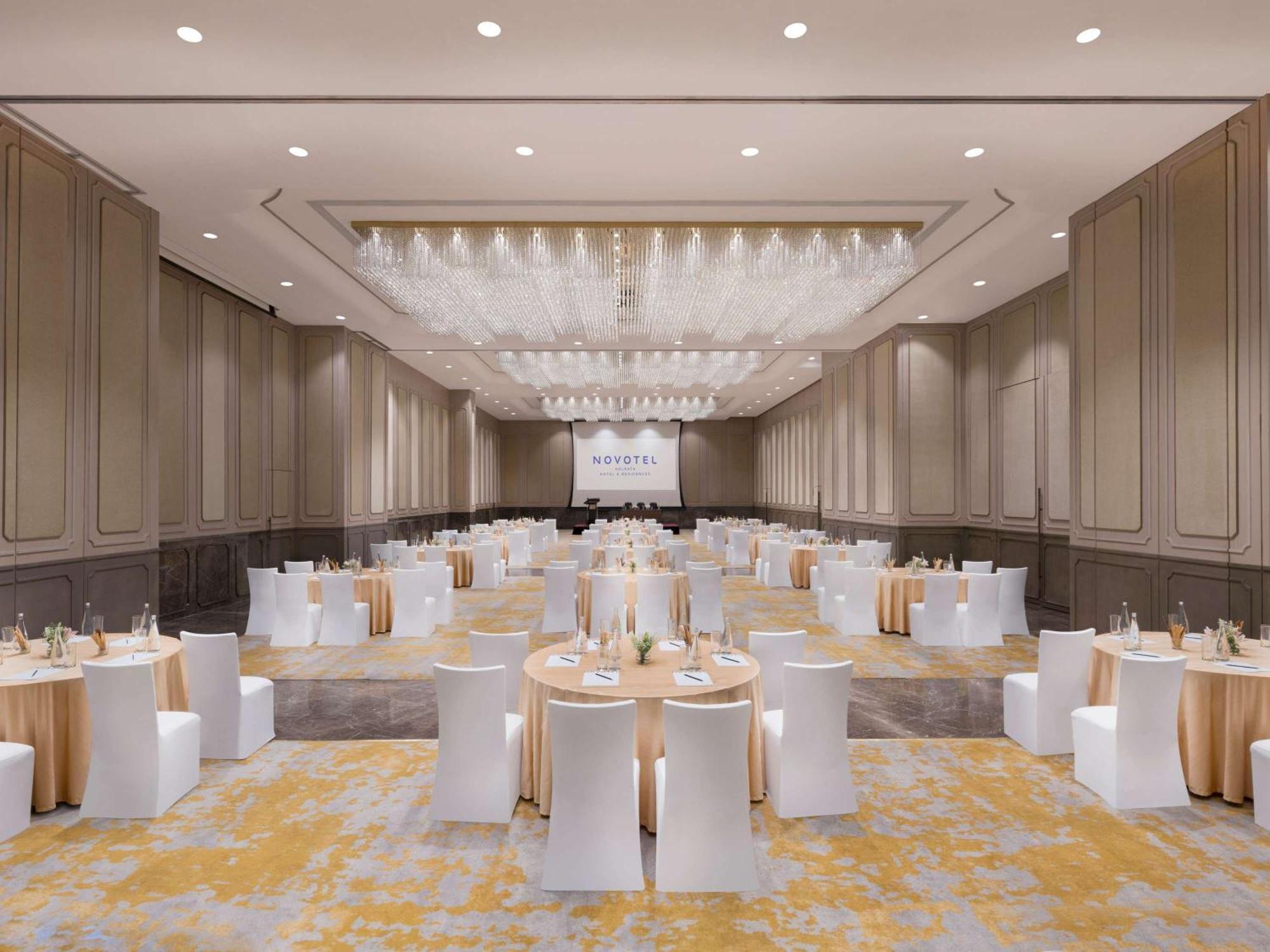 Novotel Kolkata Hotel And Residences Exterior foto The Grand Ballroom
