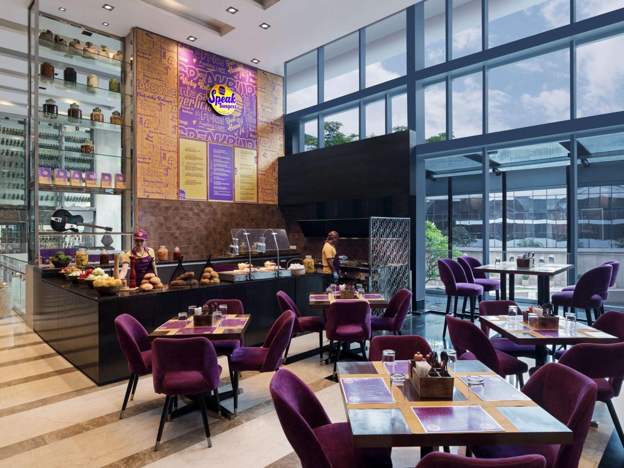 Novotel Kolkata Hotel And Residences Exterior foto The interior of the restaurant