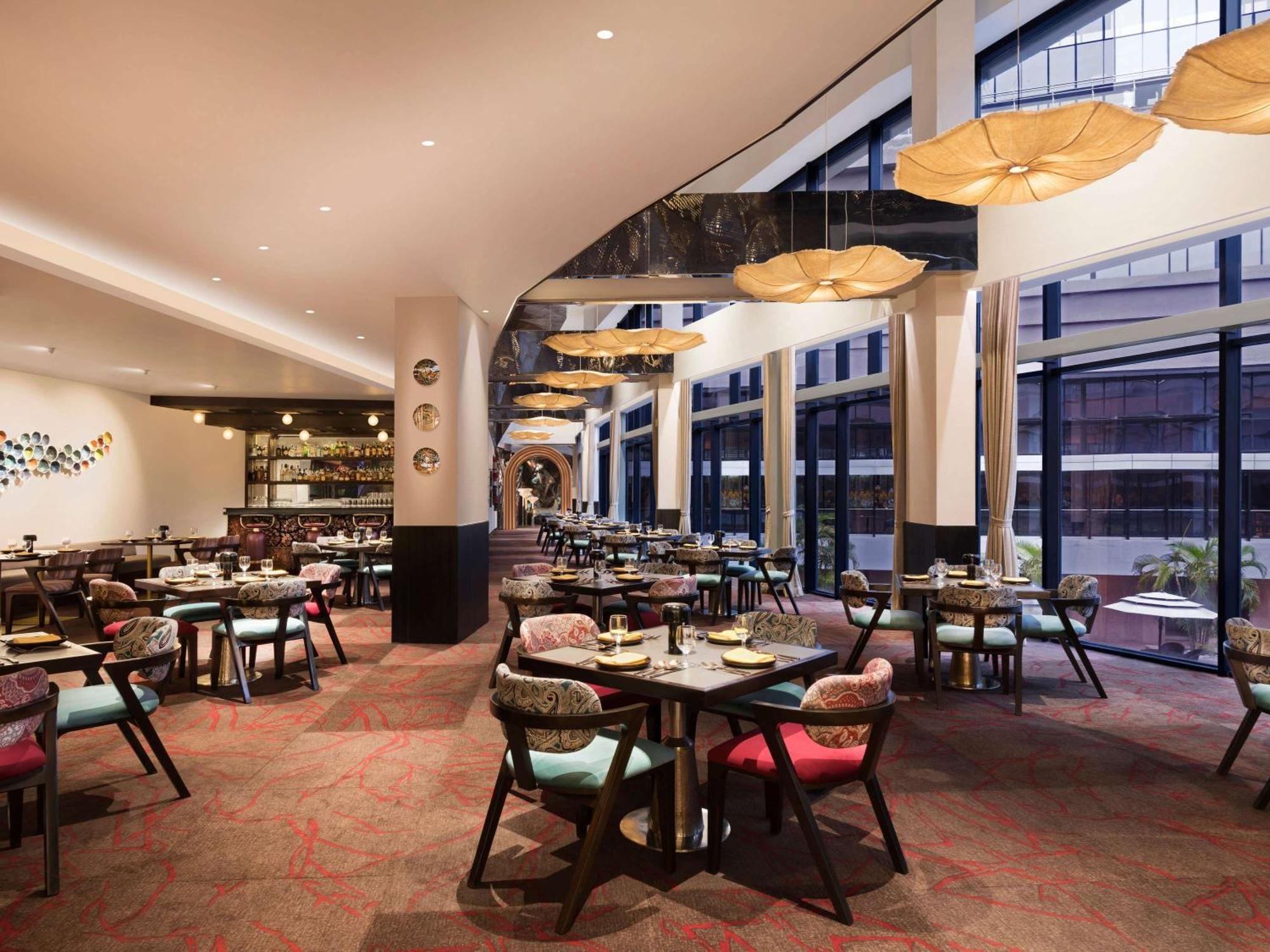 Novotel Kolkata Hotel And Residences Exterior foto The restaurant
