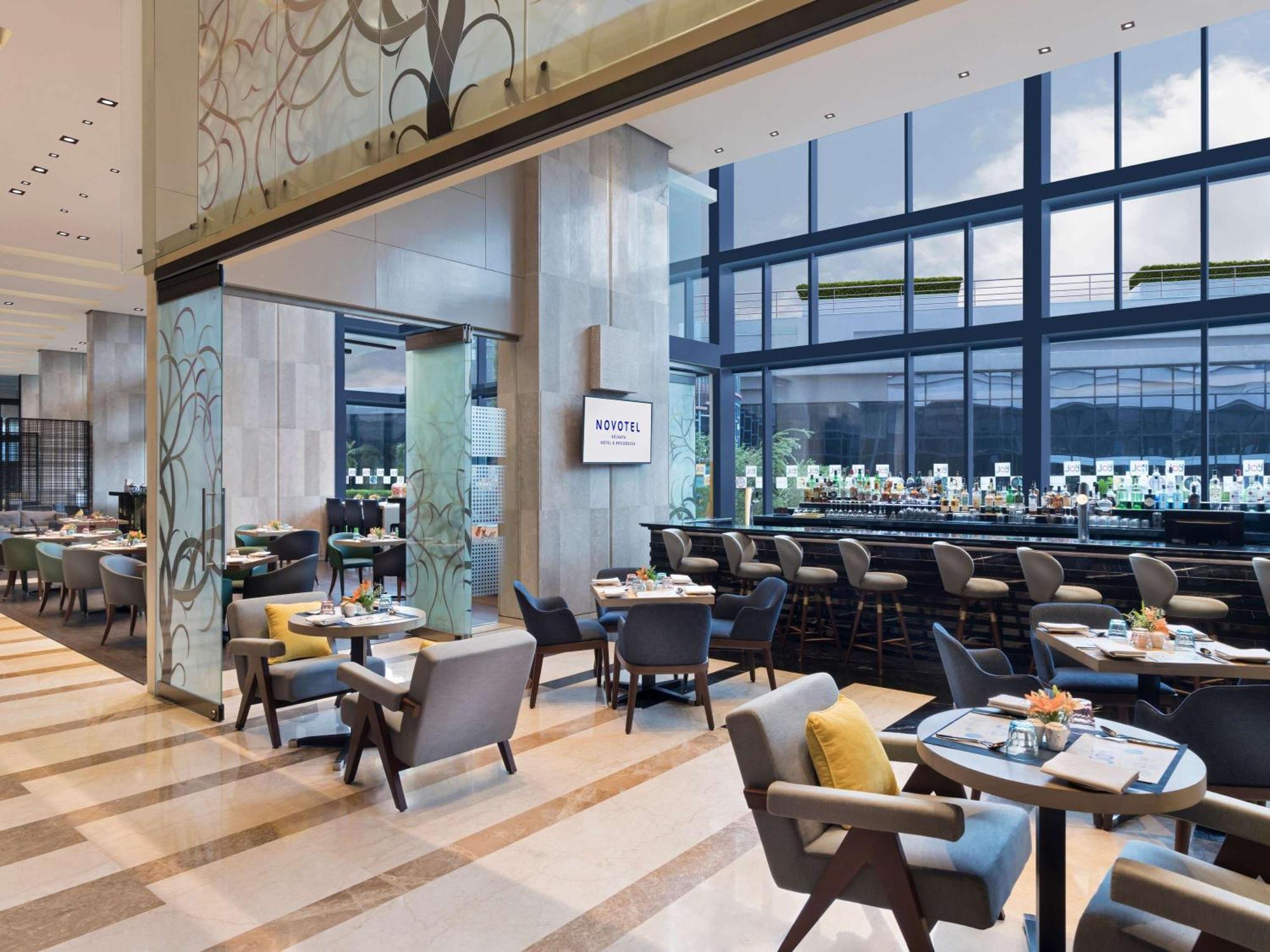 Novotel Kolkata Hotel And Residences Exterior foto The restaurant