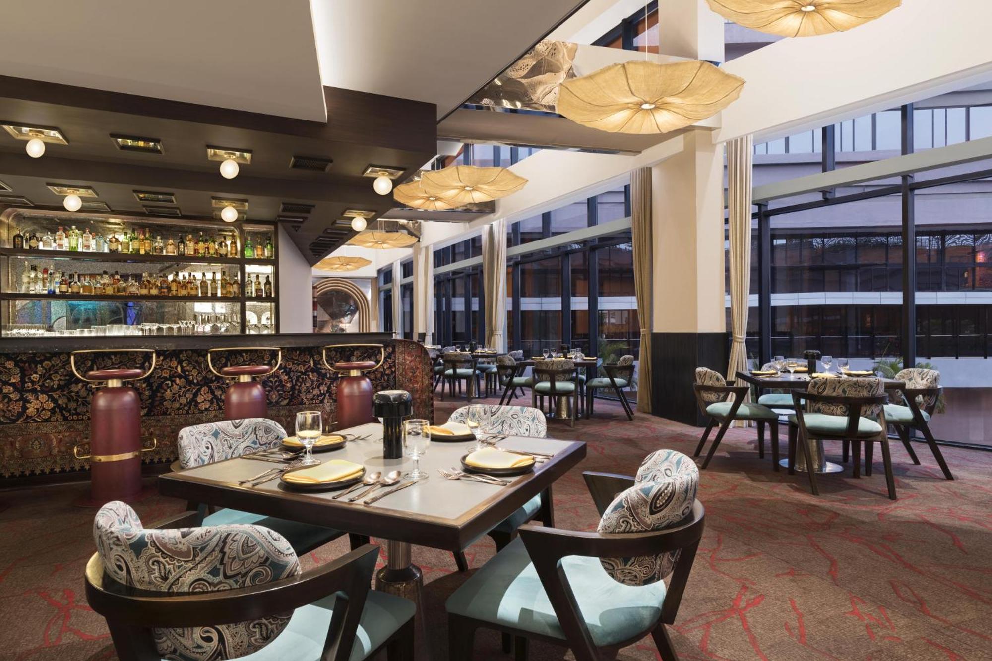 Novotel Kolkata Hotel And Residences Exterior foto The restaurant