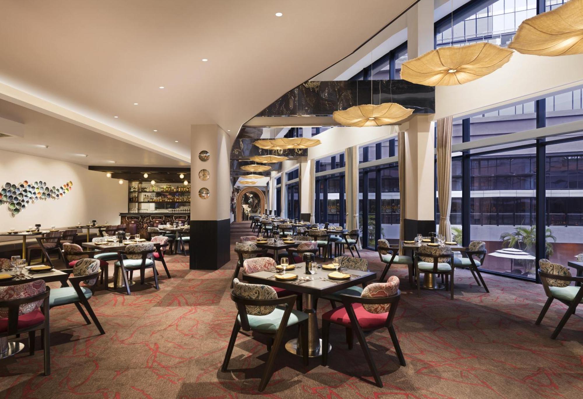 Novotel Kolkata Hotel And Residences Exterior foto The restaurant