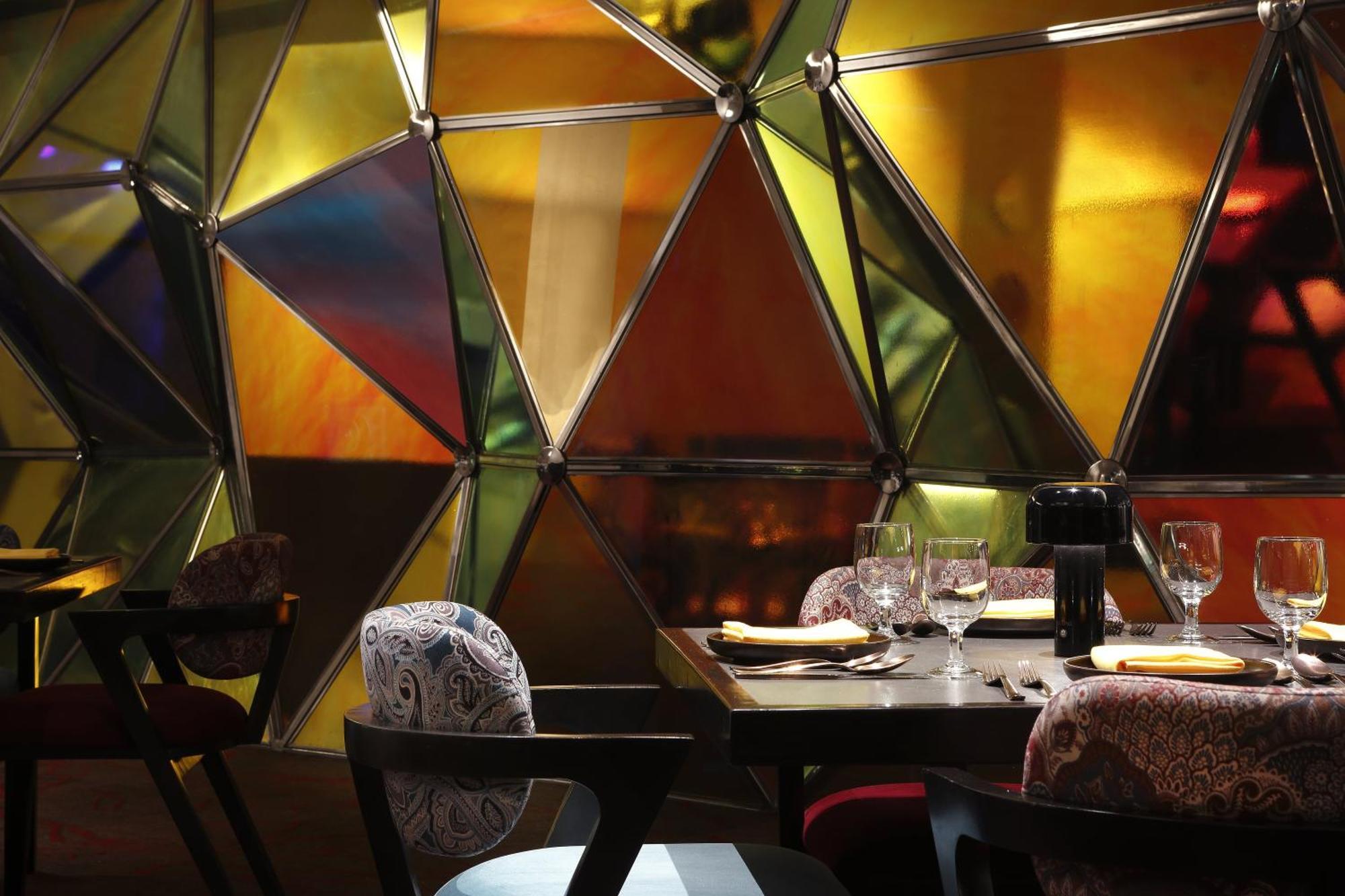 Novotel Kolkata Hotel And Residences Exterior foto Interior of the restaurant