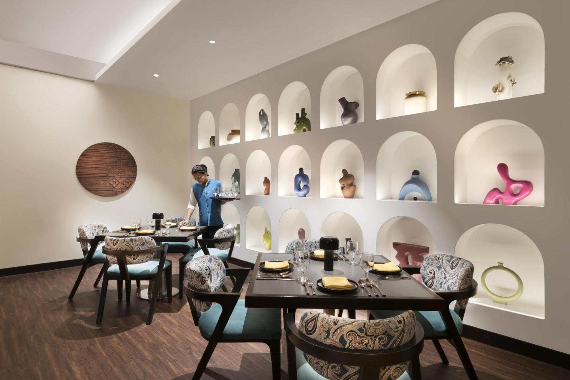 Novotel Kolkata Hotel And Residences Exterior foto The interior of the restaurant