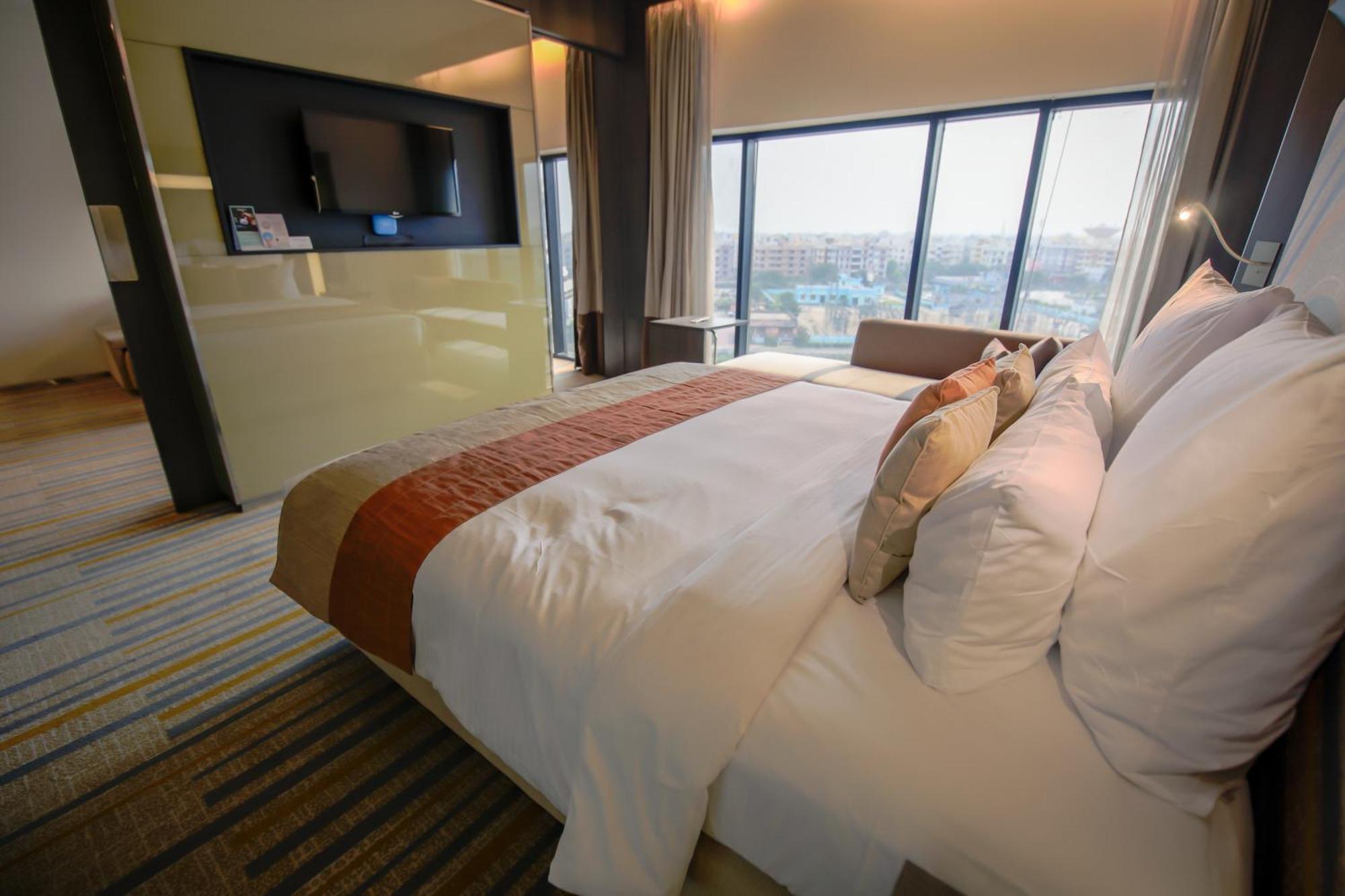 Novotel Kolkata Hotel And Residences Exterior foto