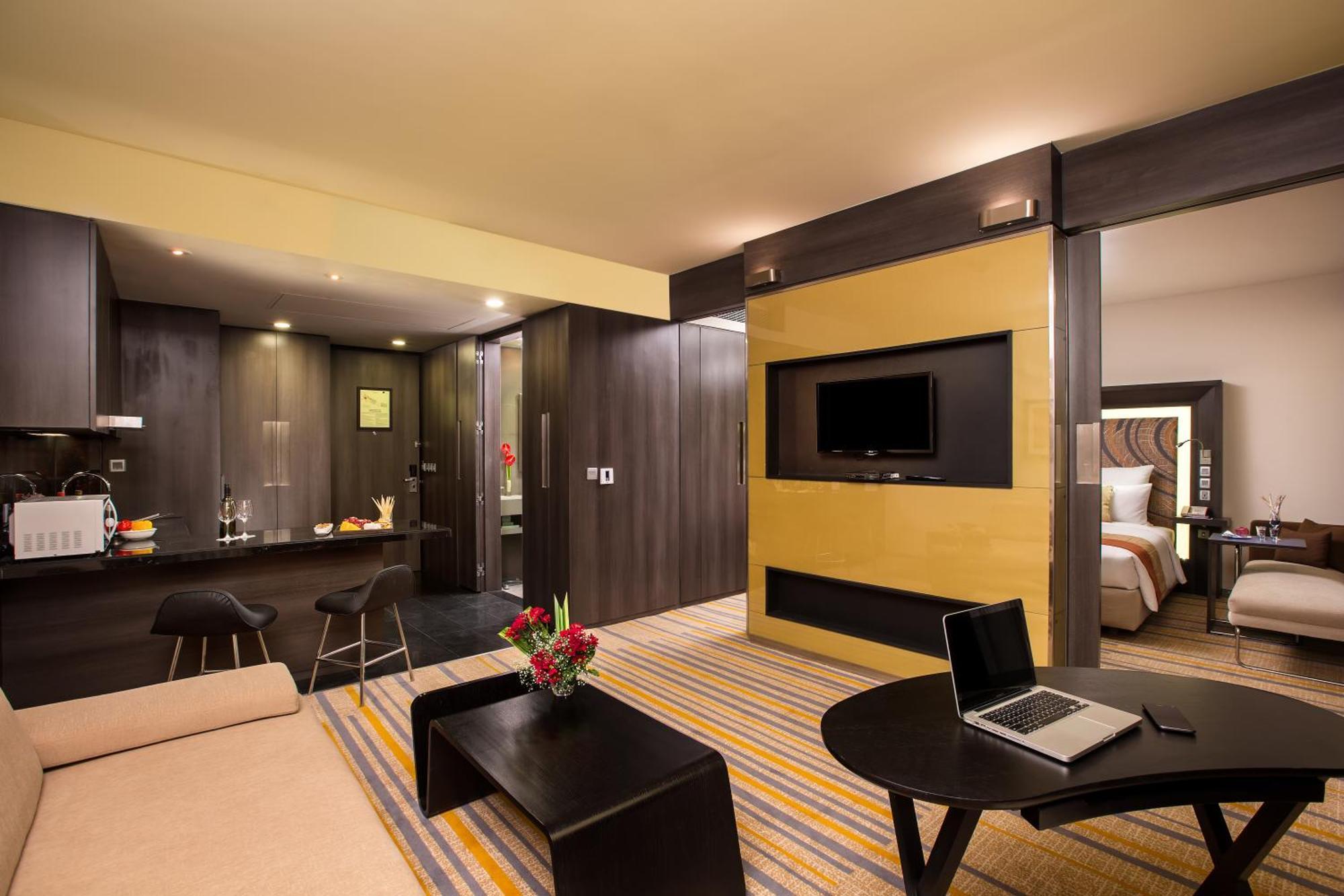 Novotel Kolkata Hotel And Residences Exterior foto